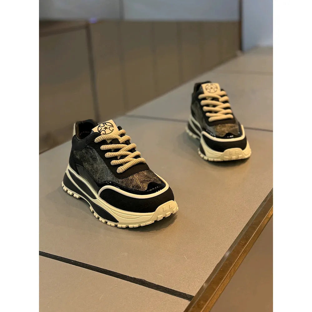 Men's thick sole retro lace-up casual shoes in synthetic leather, shown in beige red colour.