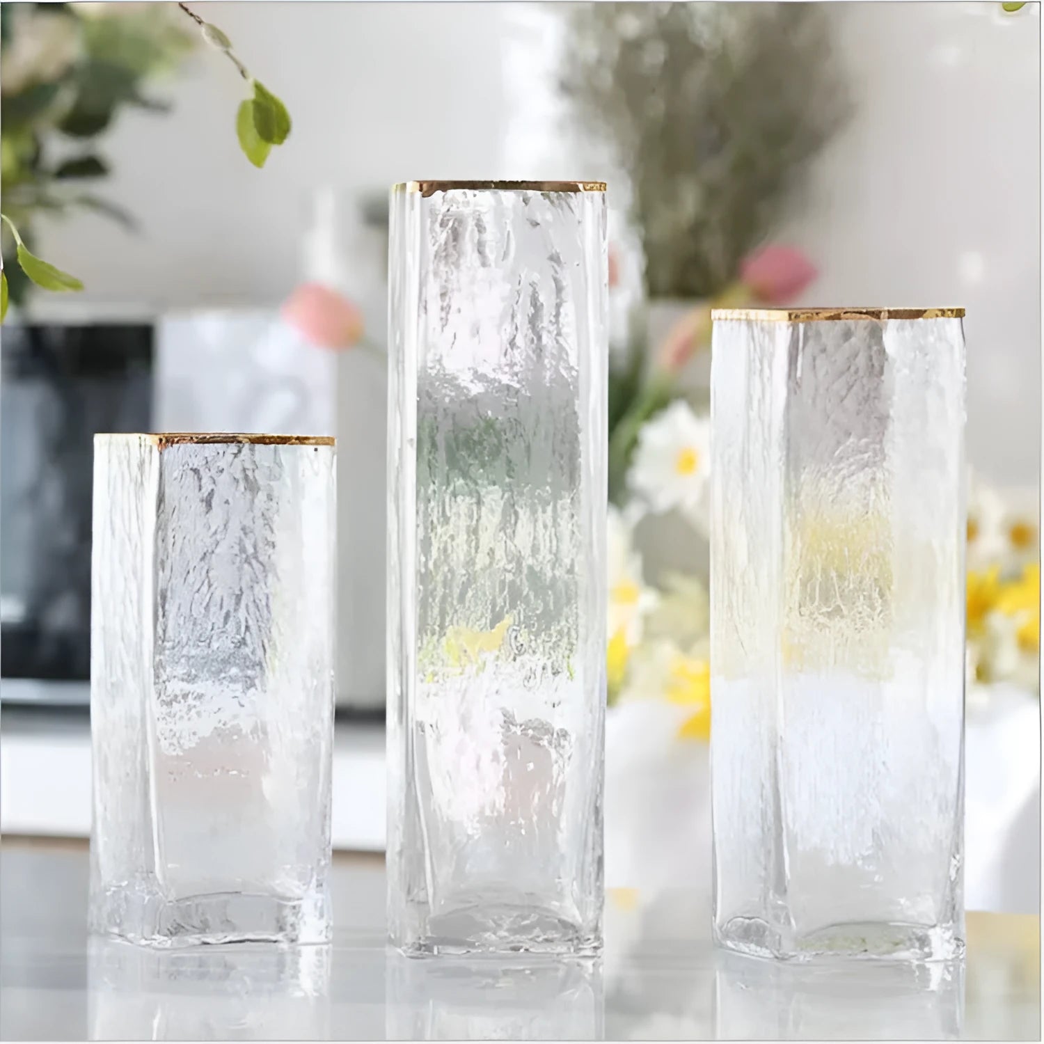 Set of three transparent gold-painted glass vases in 8x20CM, 8x25CM, and 8x30CM on a table