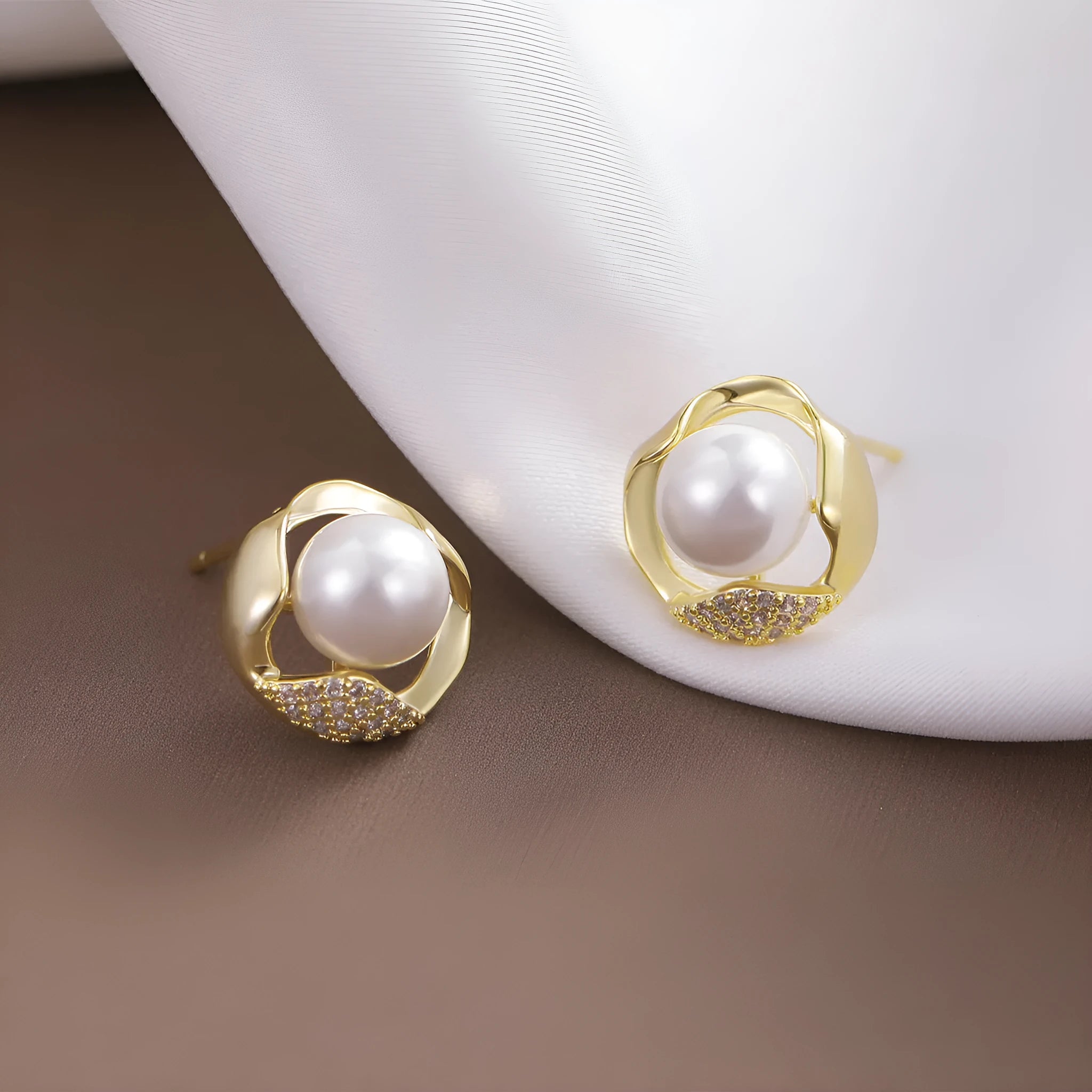 Beizhu zircon gold plated stud earrings in white colour on display