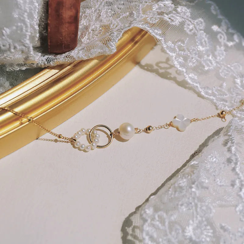 Natural freshwater pearl bracelet for women with gold-plated clasps on metal chain