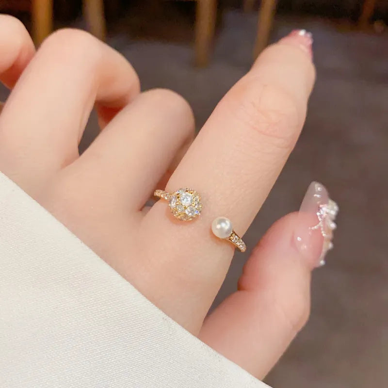 Women's open-mouth adjustable ring with round zircon stone and pearl accent in gold or silver plating