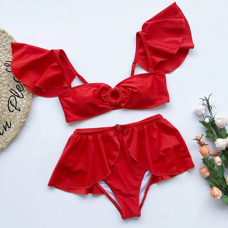 Women's three-piece flounced bikini swimsuit in black or red with nylon fabric
