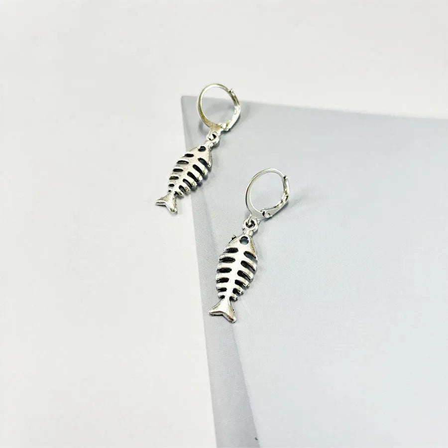 Fishbone pendant necklace with matching earrings on O-chain, adjustable 21-50cm, retro alloy jewellery