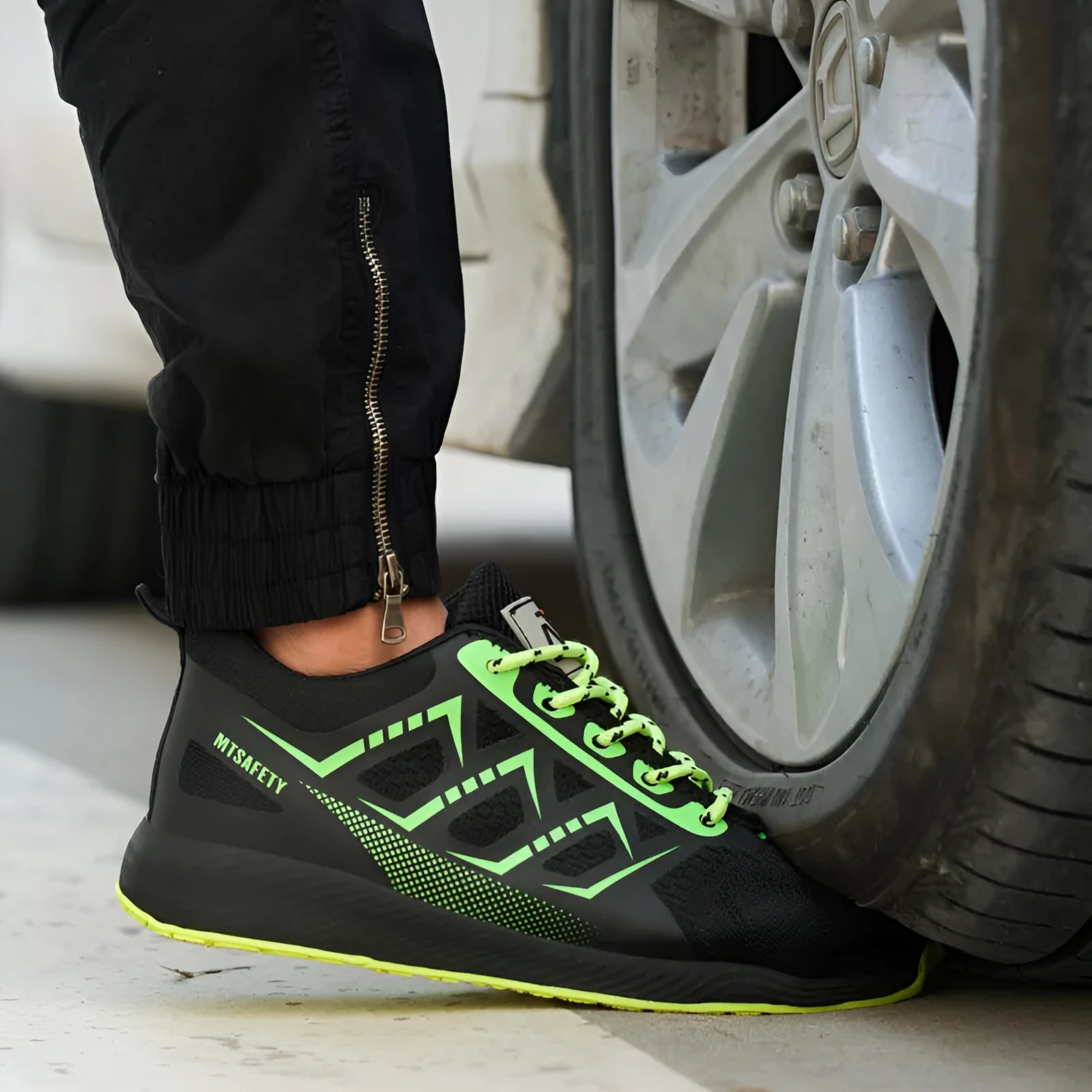 Black ultra-light labour protection shoes with steel toe caps and anti-penetration soles, lace-up closure