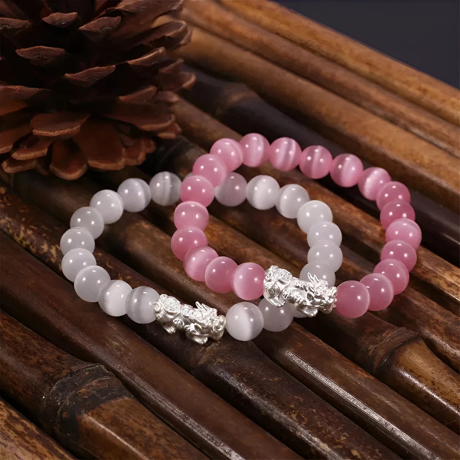 Natural crystal stone powder cat eye bracelet in pink, hand-woven with silver-coloured material, 260g