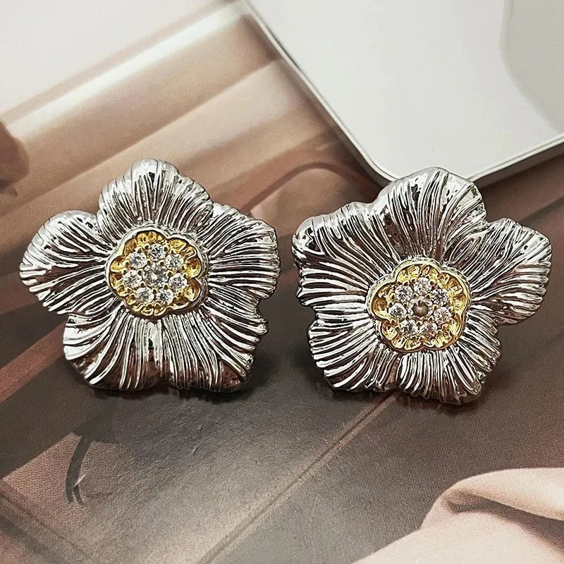 Copper stud earrings with a retro gardenia flower design in E3002 two-tone colour.