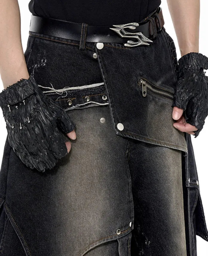 Youthful deconstruction worn jeans in cotton with front zipper available in sizes S M L XL