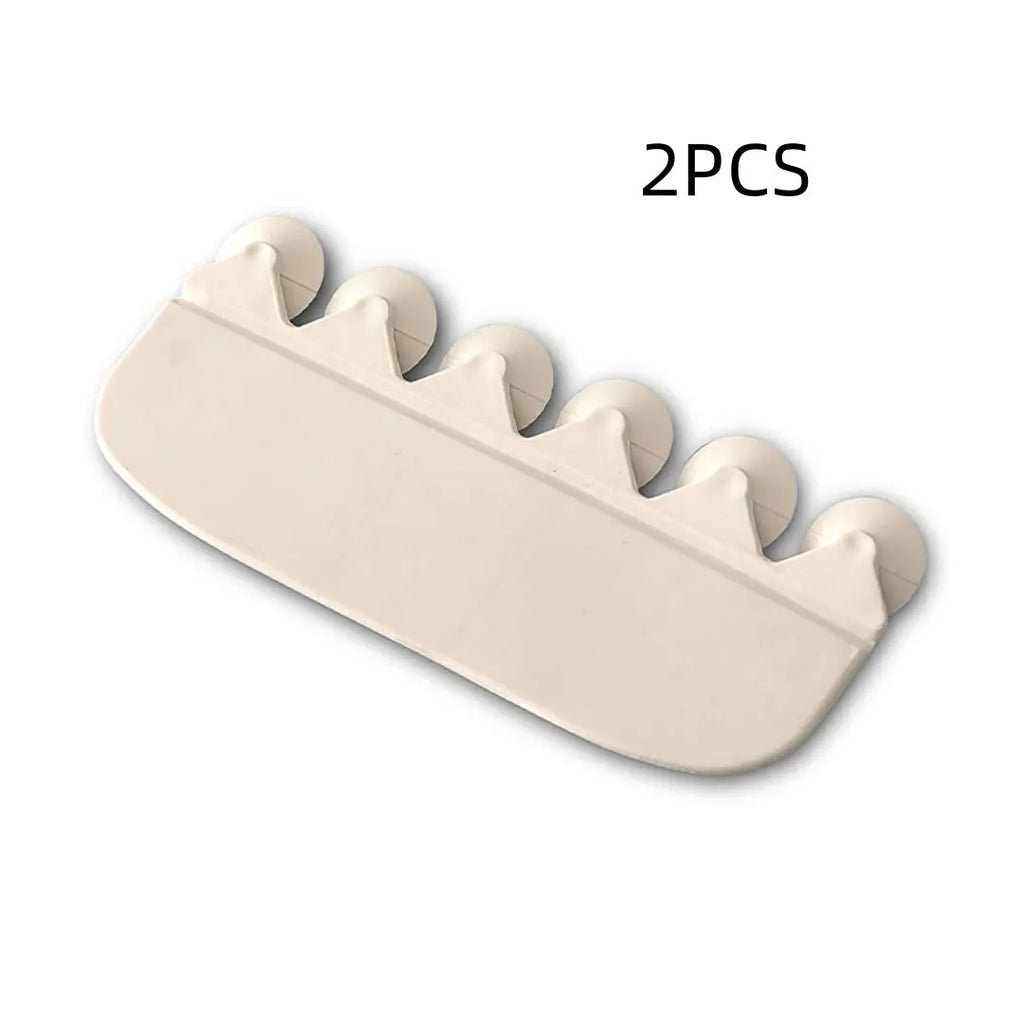 White PVC urine blocking board placed on toilet seat for children's splash prevention