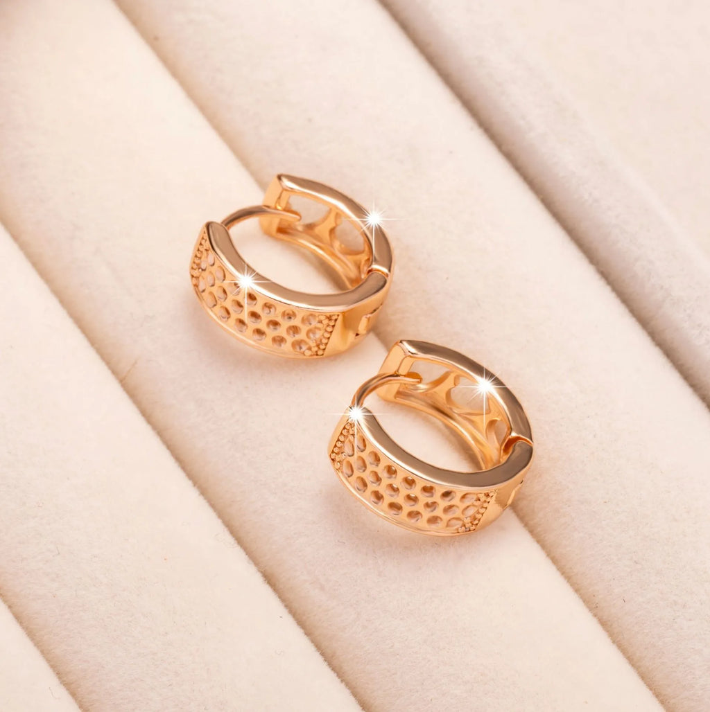 Rose gold women's earrings with three hollowed-out hearts in a circular, sweet style.