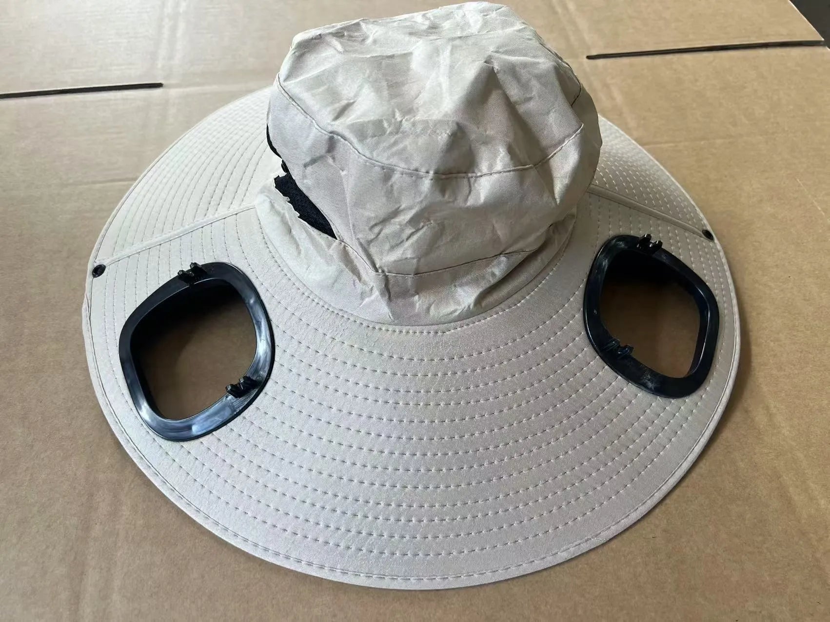 Men's solar powered cooling fan cap with wide brim sun shade in grey colour