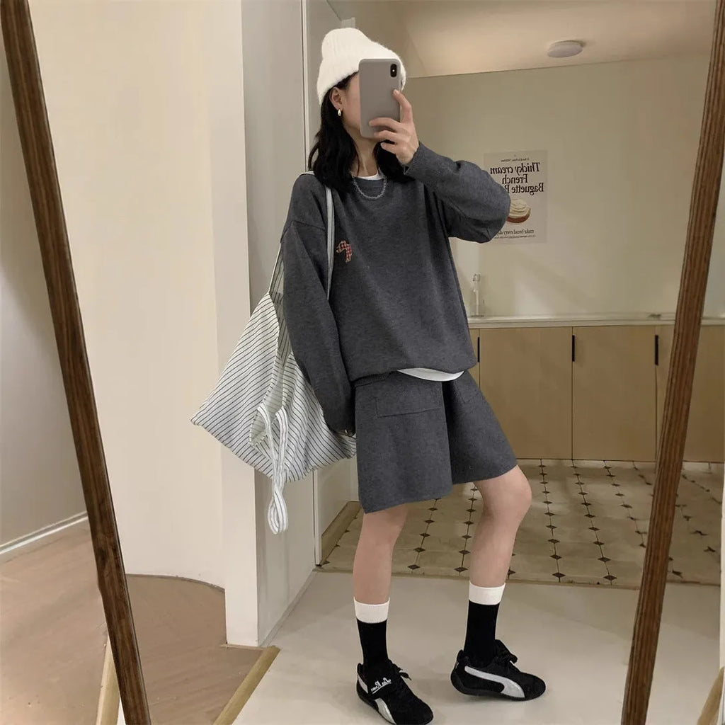 Casual knitted sweater and shorts suit with animal embroidery in imitation cashmere fabric