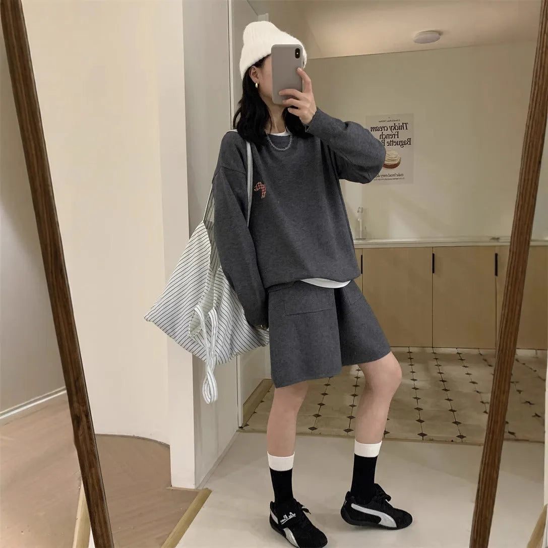 Casual knitted sweater and shorts suit with animal embroidery in imitation cashmere fabric
