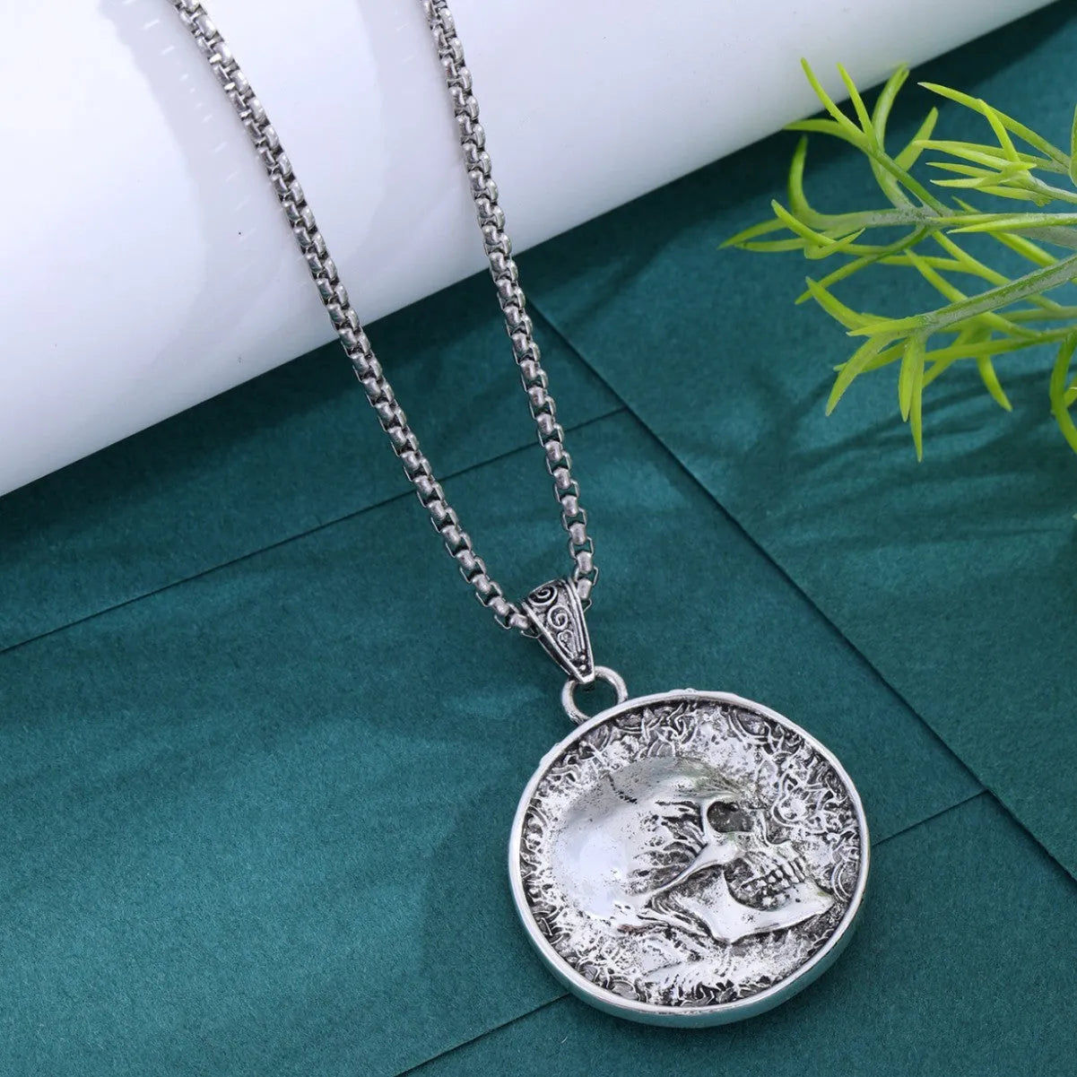 Men's alloy skull pendant necklace with non-fading finish on chain