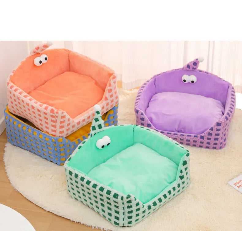 Green triangular cat bed with removable cover and thick sponge insert for winter use