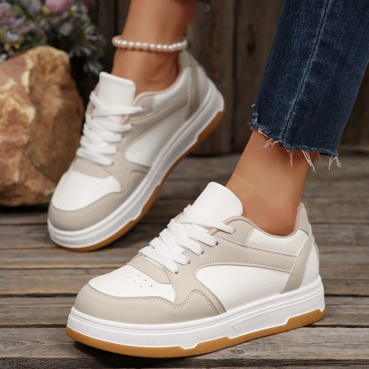 Women's khaki Korean-style thick-soled casual sneakers with PU patent leather upper and cross-strap design