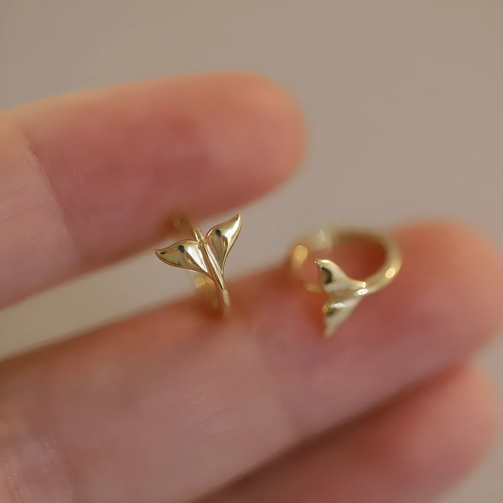 S925 sterling silver fishtail hoop earrings in gold and white gold finishes
