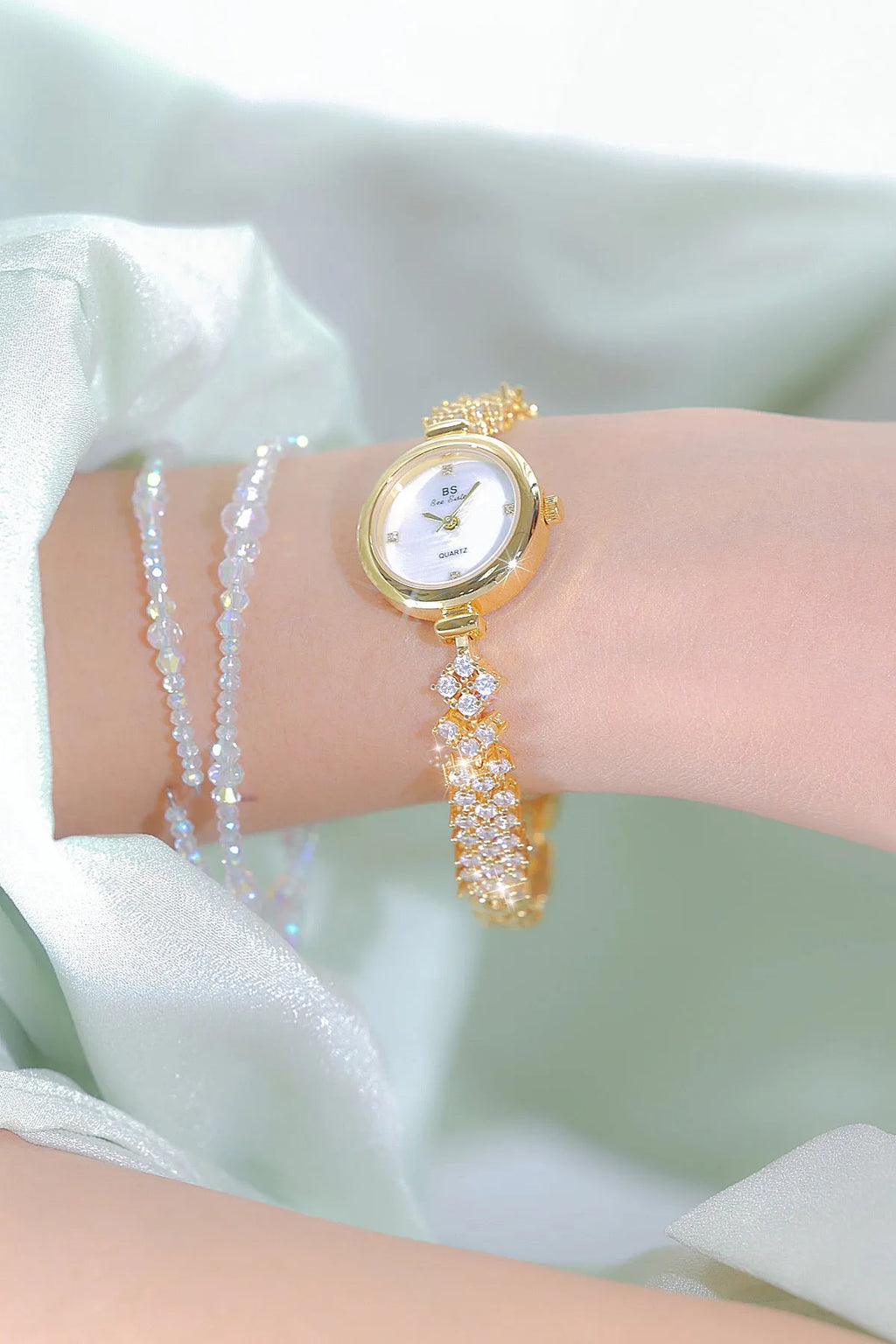 Mermaid light luxury diamond small chain watch in gold or silver with 7mm thickness and mineral glass mirror