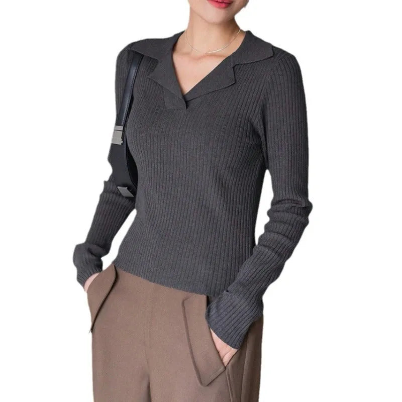 Women's v-neck hemmed pullover sweater with vertical sunken stripe in light gray, slim fit, long sleeve