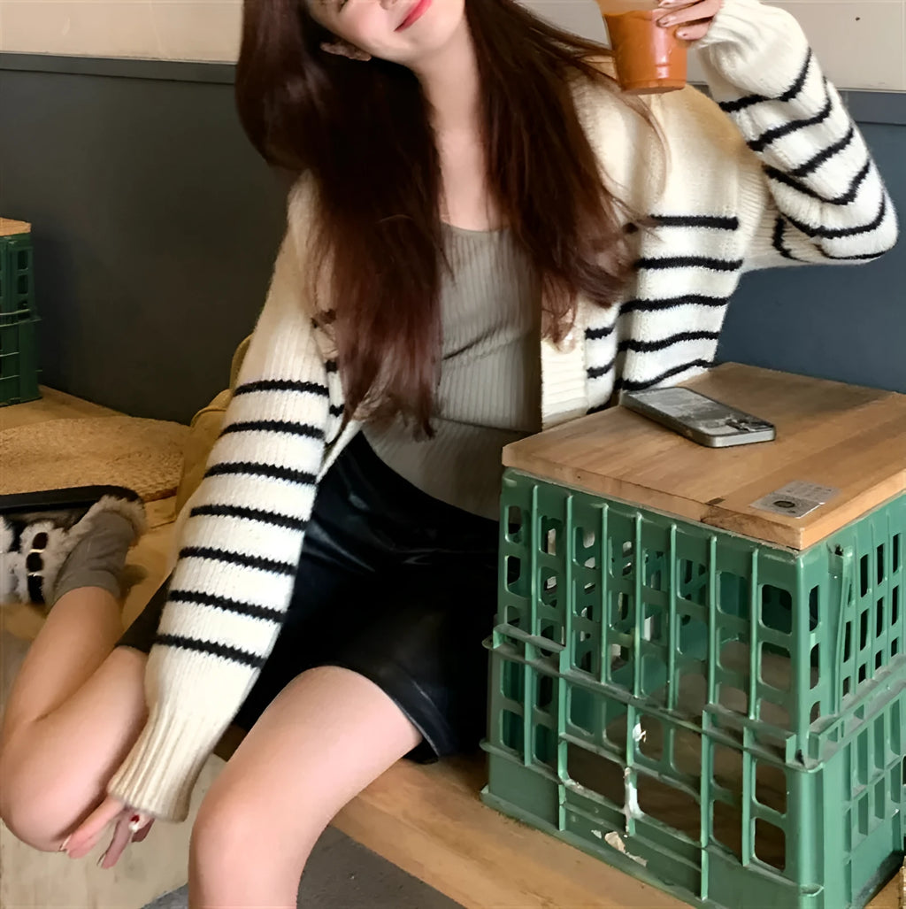 Women's polyester collar button cardigan with 3D pattern in autumn colour