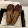 Women's flat pump shoe with round toe and shallow cut in beige colour