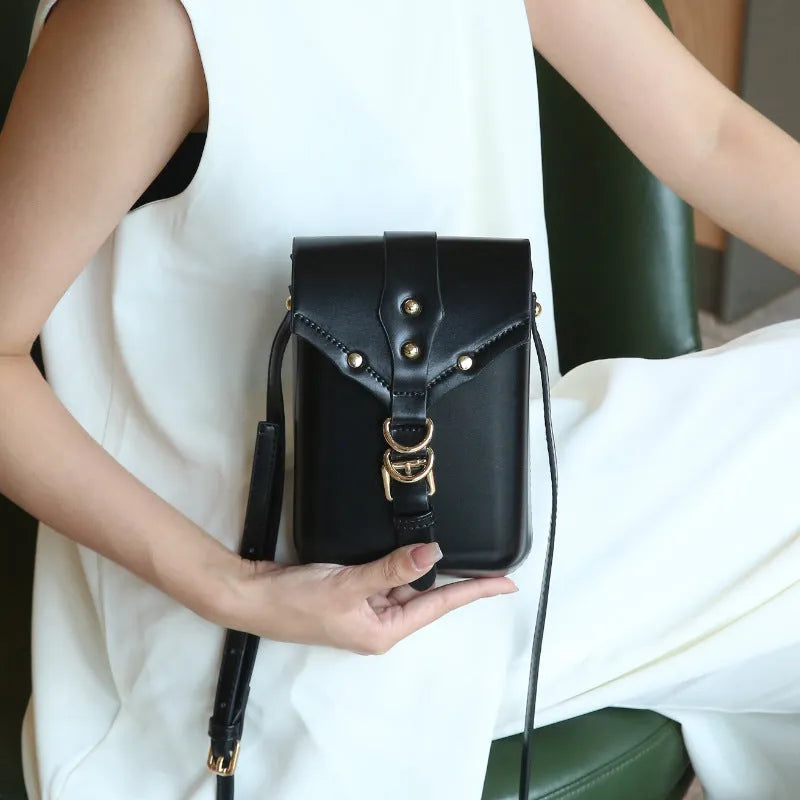 Small casual crossbody square bag in PU leather with sewing thread detail, black or brown colour options for women