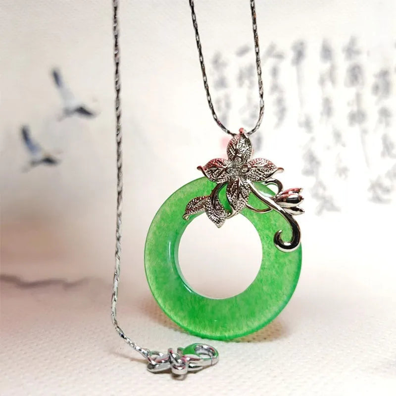Emerald inlaid quartz rock jade pendant necklace in modern simplicity style with gold or silver finish options