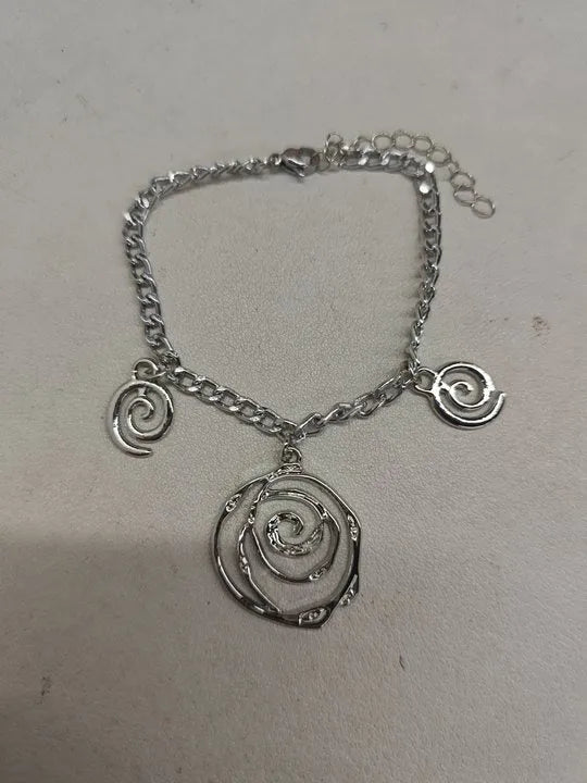 Spiral donut design jewellery set with necklace, bracelet and ear hooks in gold or silver finish