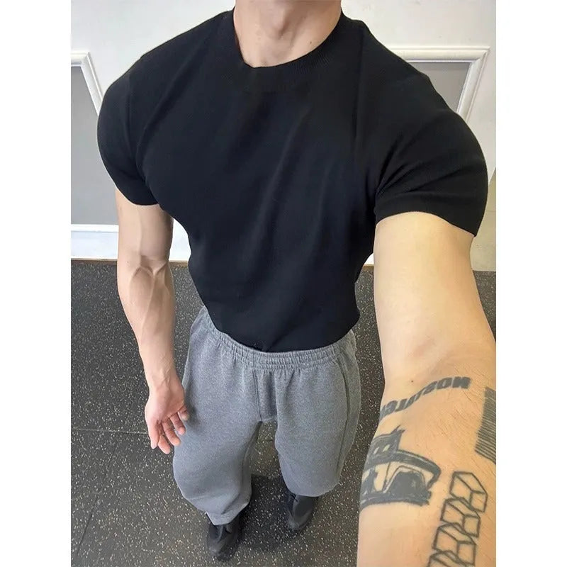 Men's knitted slim fit T-shirt in solid colour with cuff-closing short sleeves