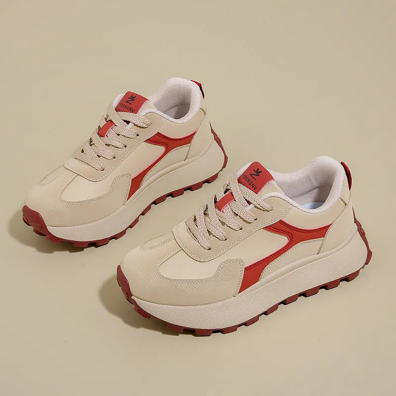 Women's low-top platform sports shoes in card black with front lace-up and flat rubber sole.
