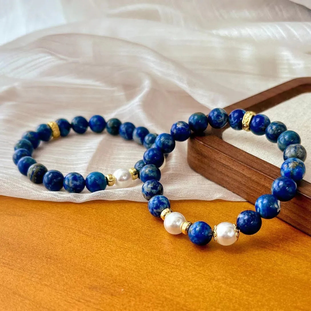 A lapis lazuli gemstone bracelet with a green and gold stone aesthetic in a Chinese artistic retro style.