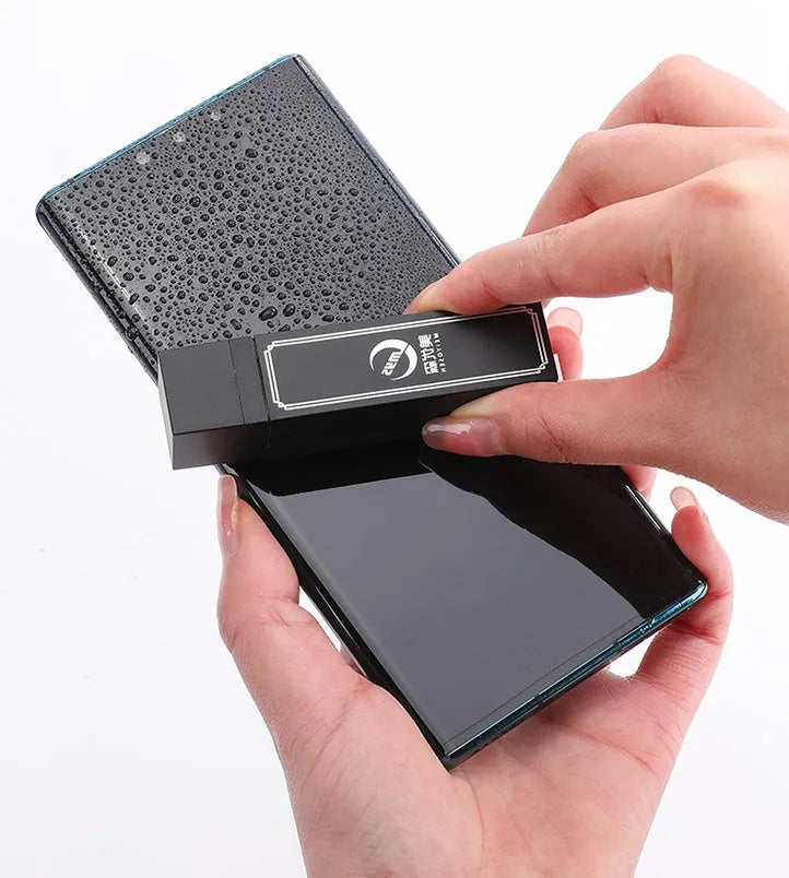 Black pack of 40 disposable screen cleaner wet wipes for mobile phones and tablets.