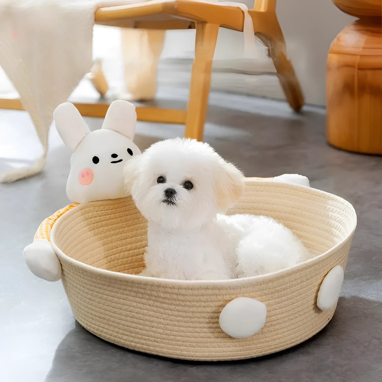 Woven cotton rope cat bed basket with scratching pad, featuring a bear design.