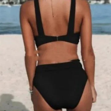 Women's solid colour bikini swimsuit in polyester blend fabric with slim silhouette