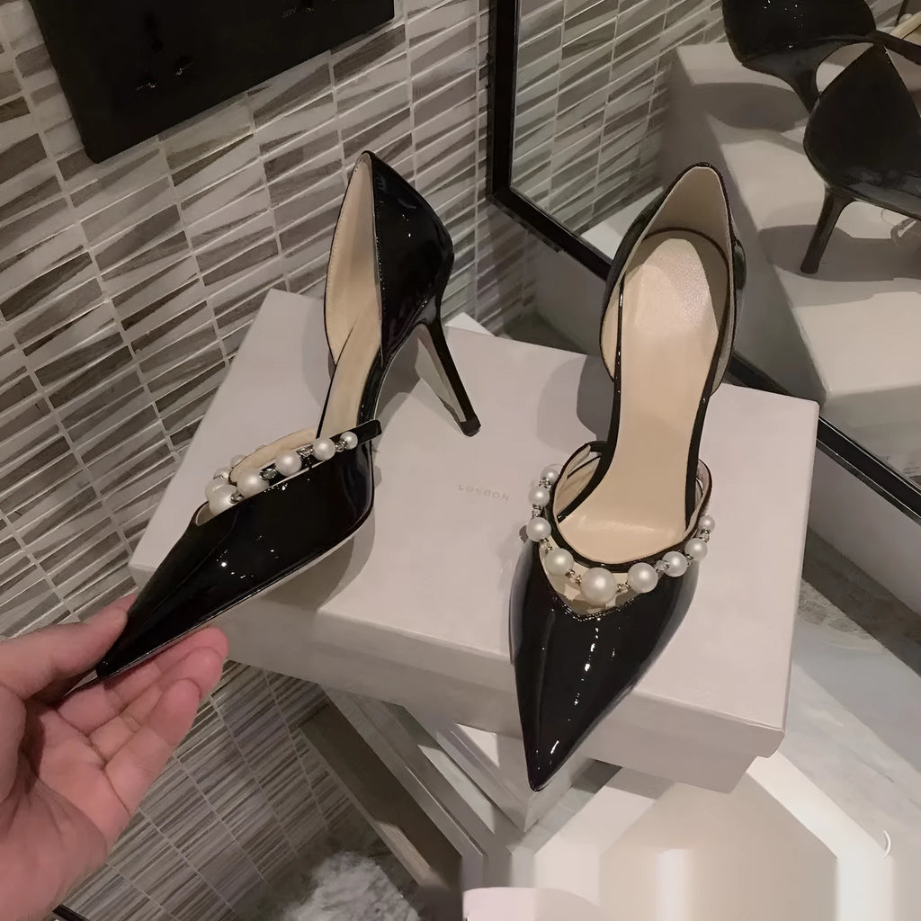Women's pointed patent leather high heels with stiletto heel and pearl decoration