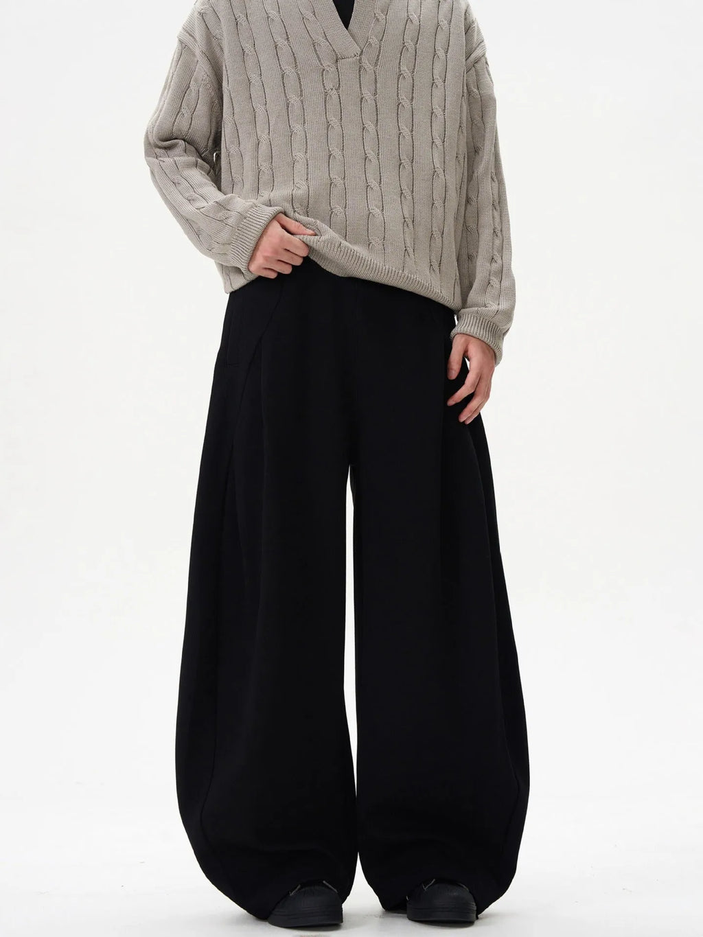 Women's black wide-leg polyester trousers with mid waist and retro casual styling