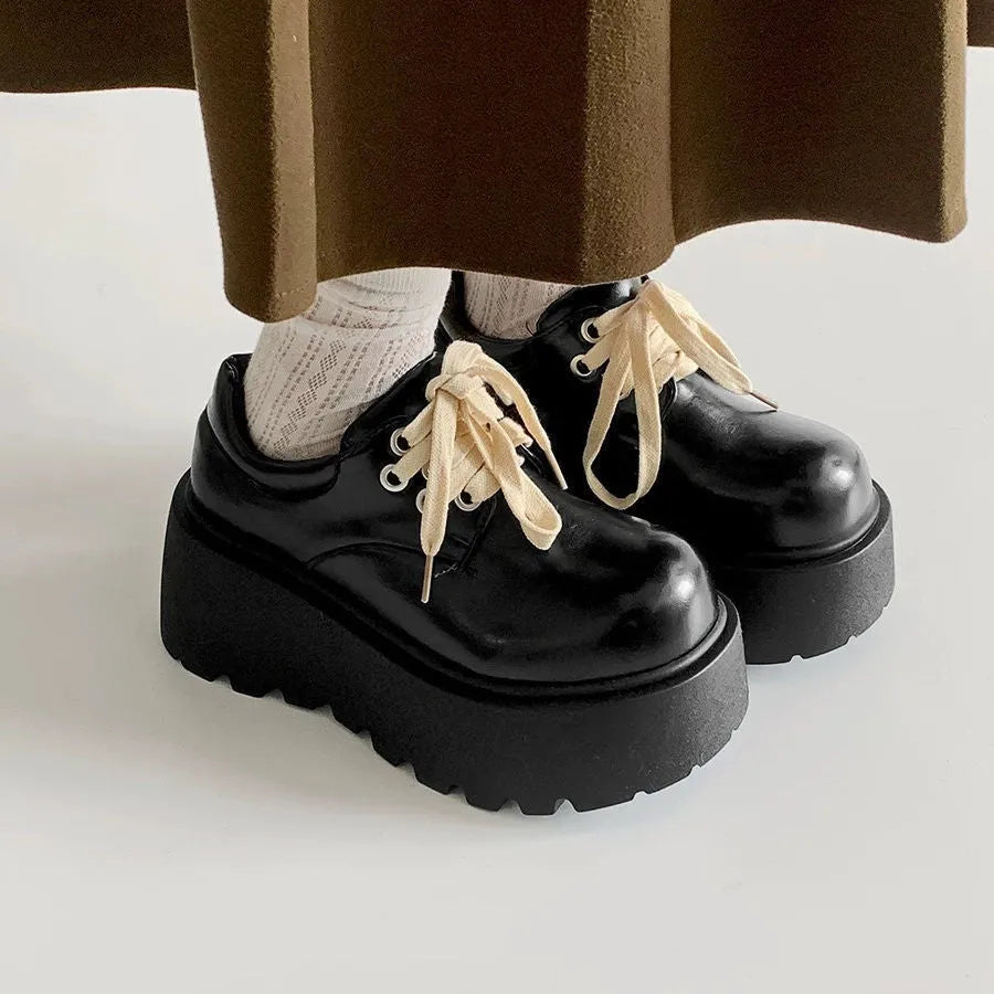 Matte black women's retro lace-up shoes with a thick rubber sole and a 6-8cm heel.