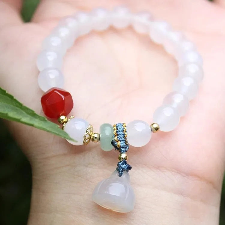Hand-woven natural white agate and Tian Shan Cui Chinese-style geometric bracelet with lily elements
