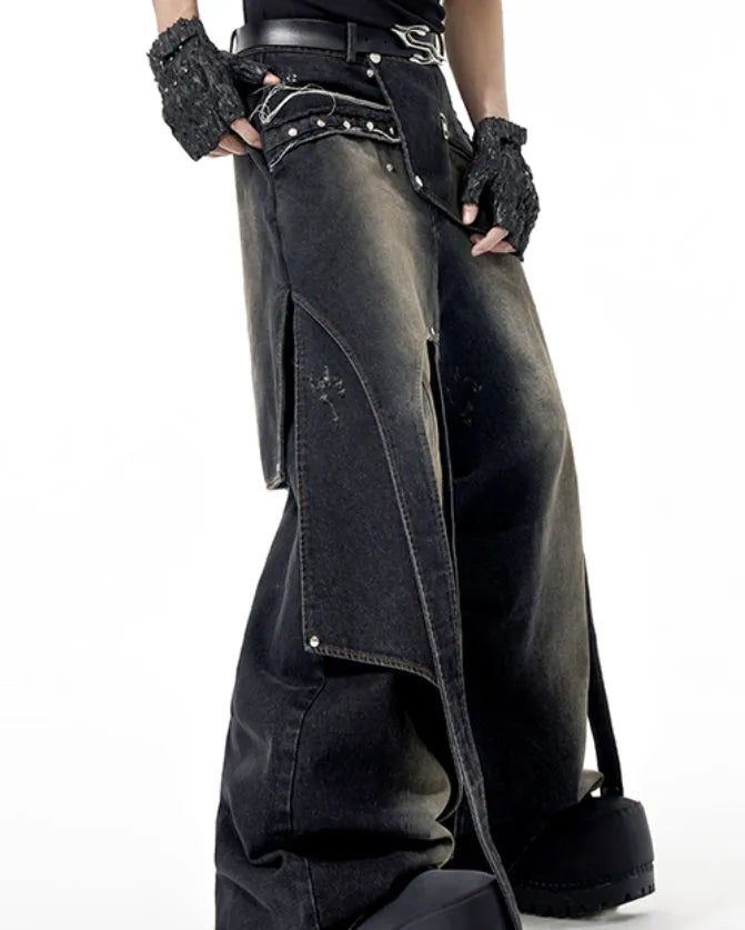 Youthful deconstruction worn jeans in cotton with front zipper available in sizes S M L XL