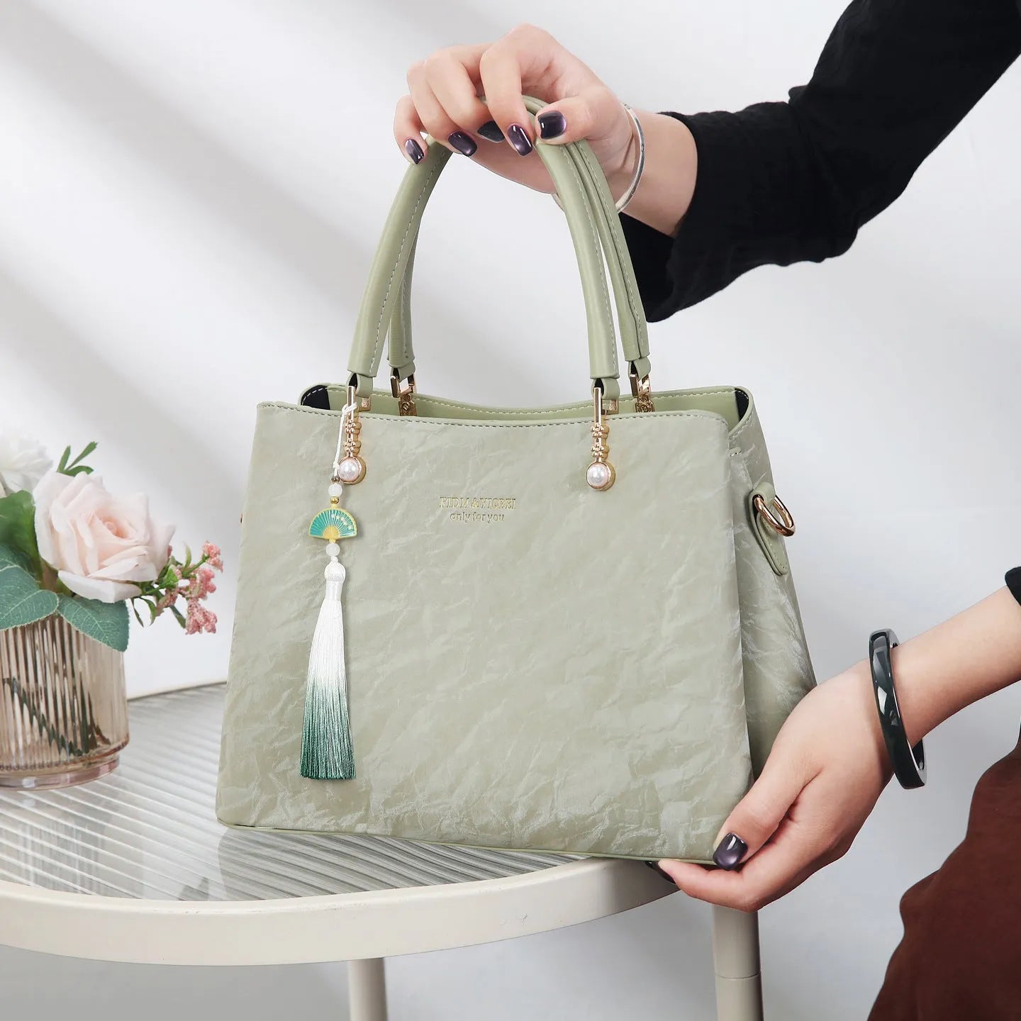 Women's PU shoulder bag in urban simplicity style with slit pocket and four colour options