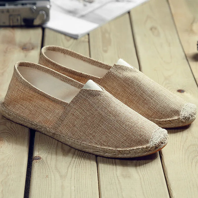 Men's canvas casual shoes in solid colours with round toe design