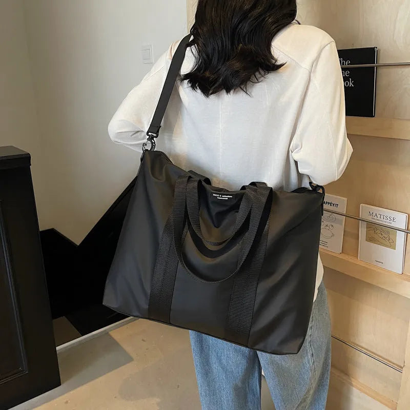 Lightweight business travel tote bag with 20-35L capacity in Oxford cloth