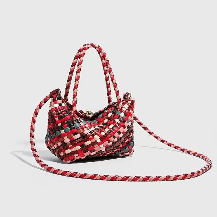 Women's woven shoulder bag in PU leather with handmade texture measuring 18x11x14cm
