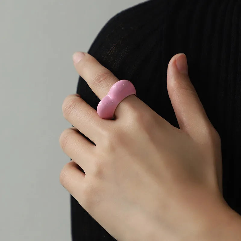 Three-dimensional enamel heart ring in black, pink, purple or red colours with zinc alloy construction