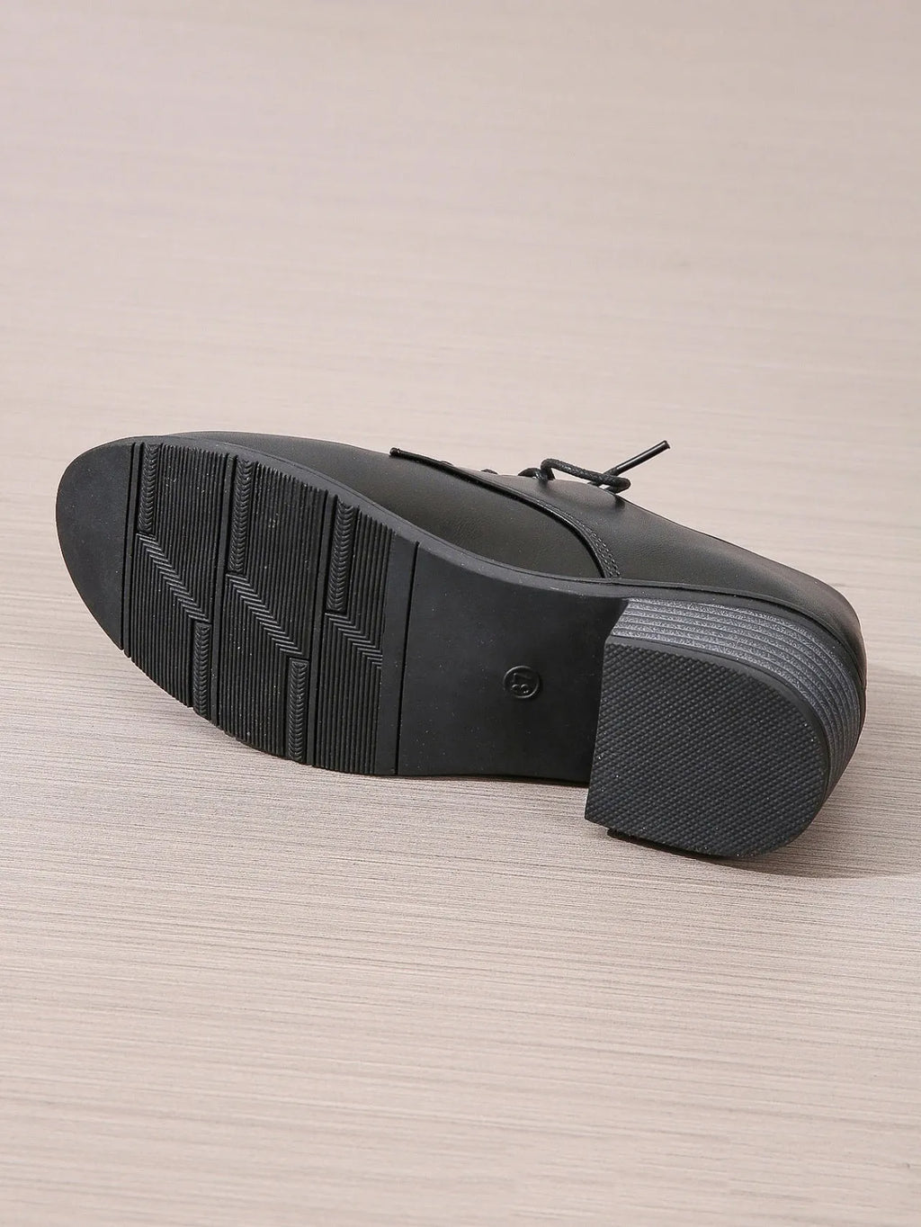 Black women's professional work shoes with thick heel and soft sole, low-top design