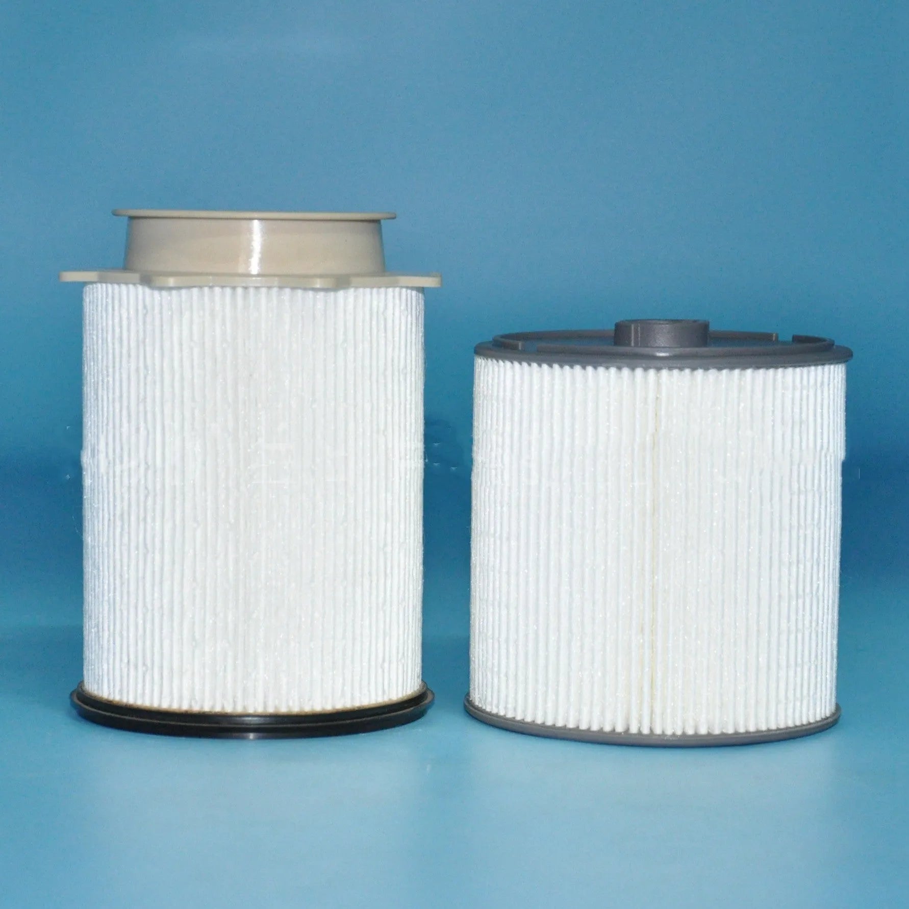 White RAM diesel fuel filter kit for 1500-5500 trucks with chemical fibre filter and nitrile rubber seal.