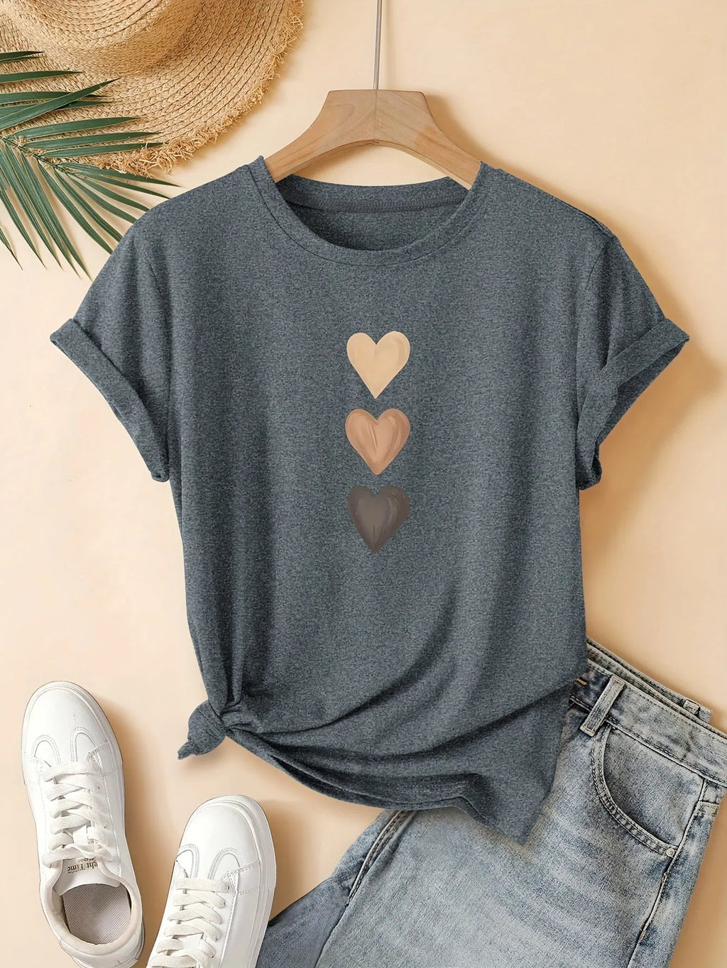 Women's pure cotton short sleeve T-shirt with three heart printing in art retro style showing round neck design