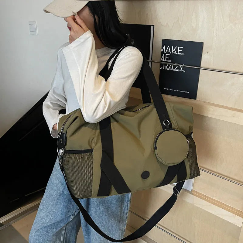 Black and green Oxford cloth gym bag with breathable design for sports equipment