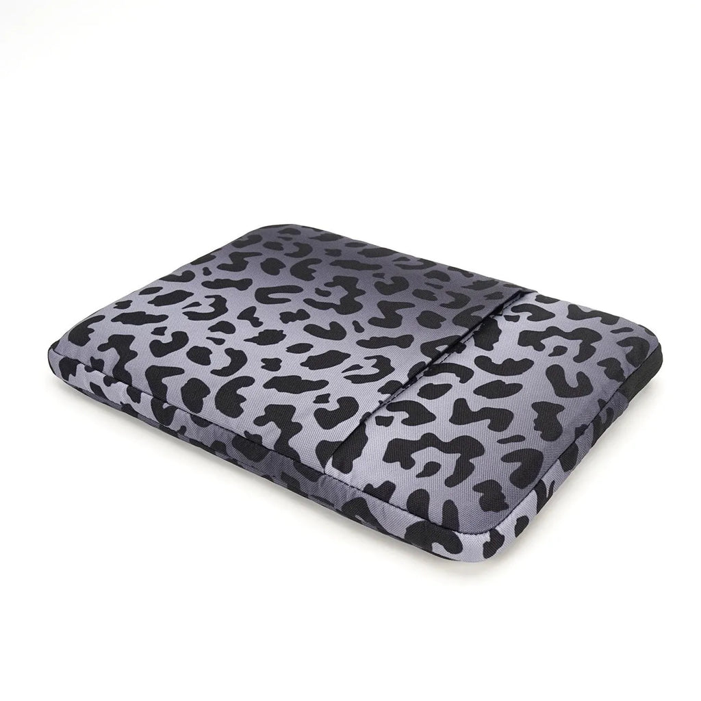 Leopard print laptop sleeve for 13-inch to 16-inch computers with shock-resistant flannel protection