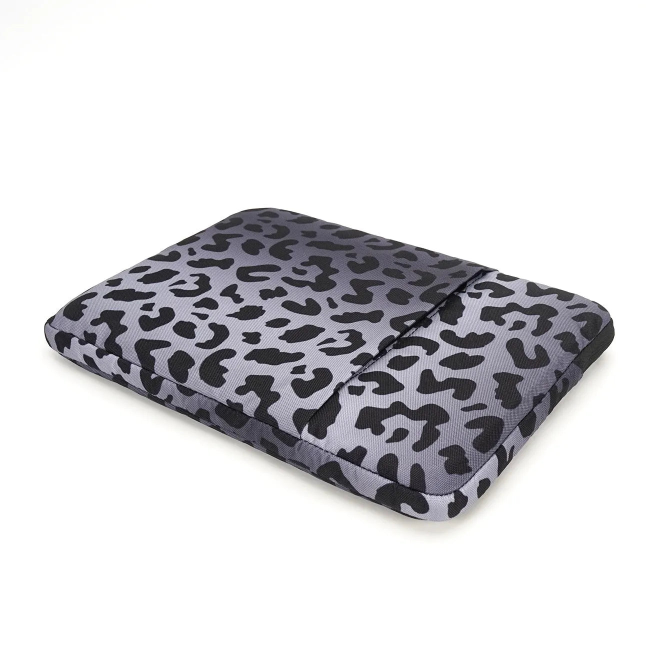 Leopard print laptop sleeve for 13-inch to 16-inch computers with shock-resistant flannel protection