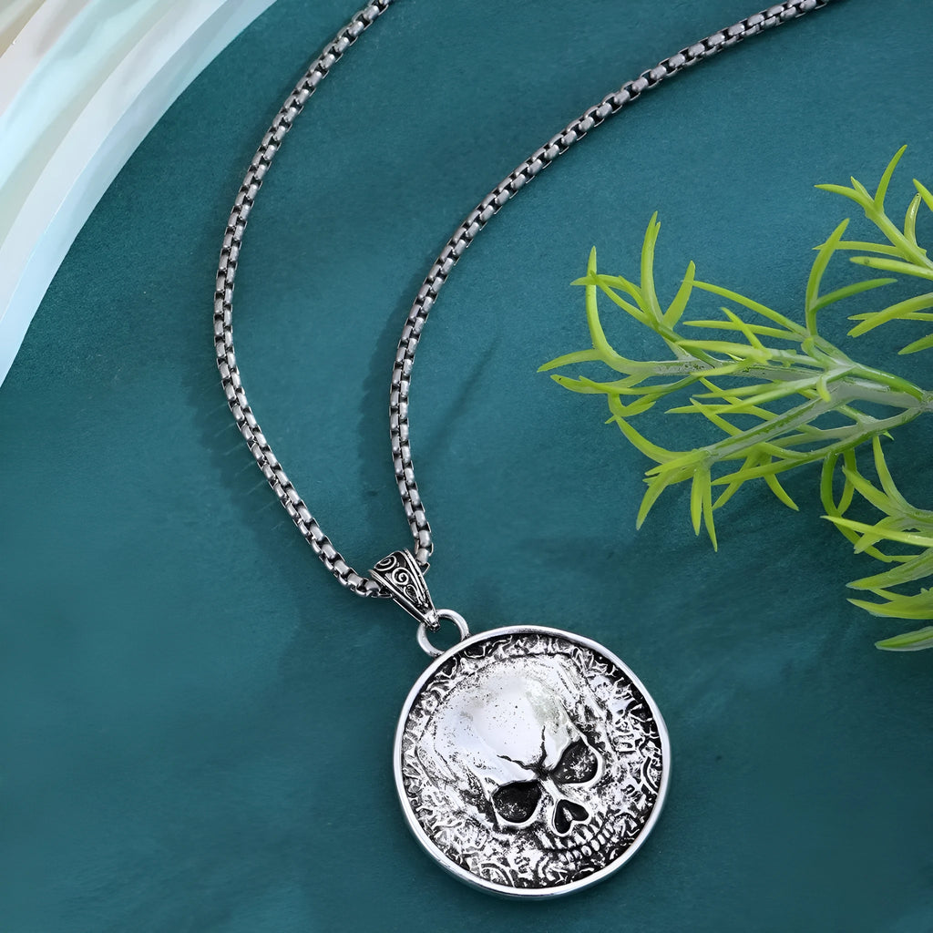 Men's alloy skull pendant necklace with non-fading finish on chain